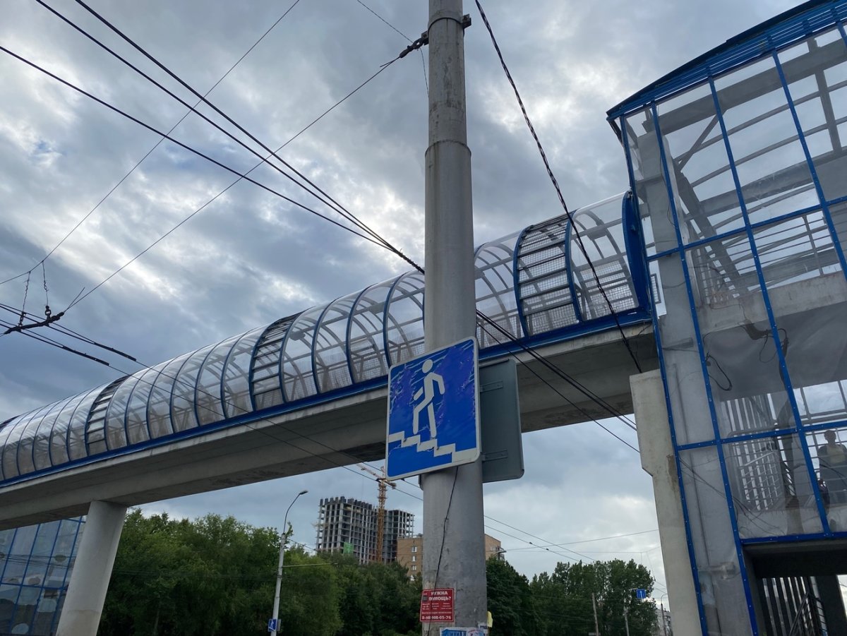 Надземный пешеходный переход в Бердске