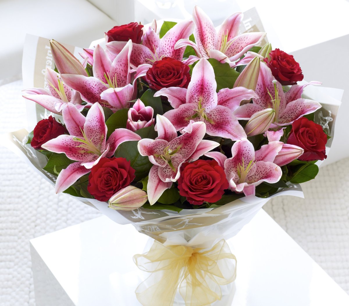 Нежно розовые лилии