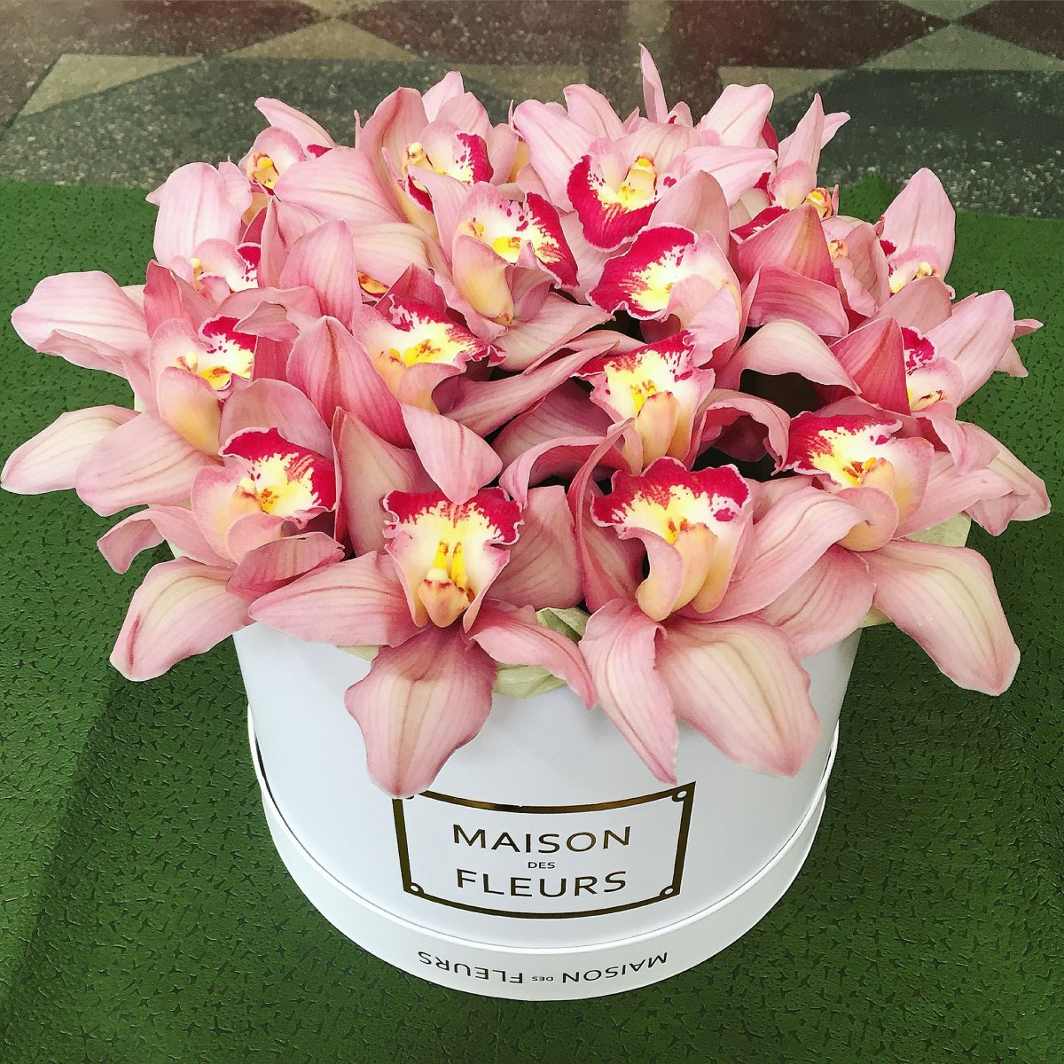 Лилии в бежевых тонах