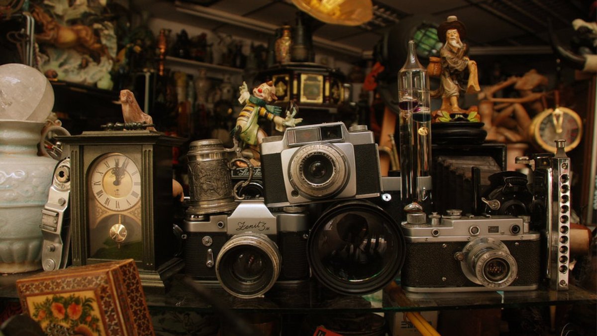 Фотокамеры на витрине