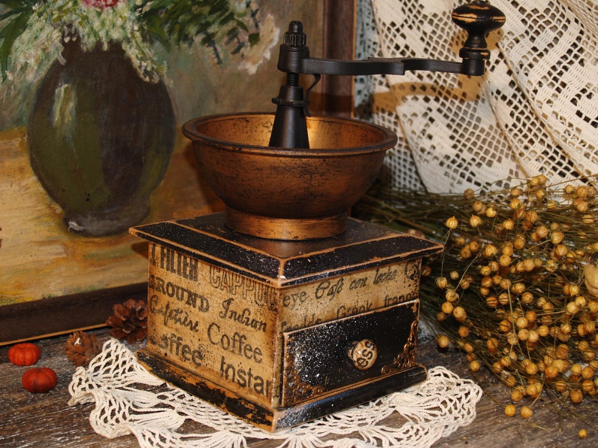 Кофемолка ручная Винтаж