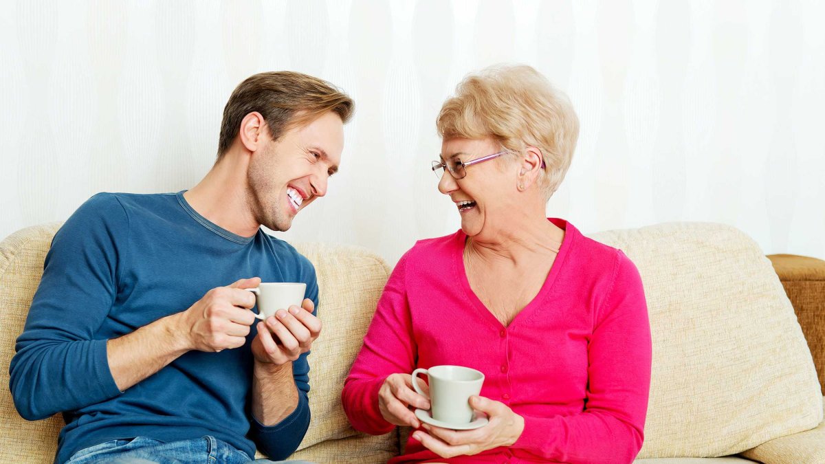 Парень с мамой