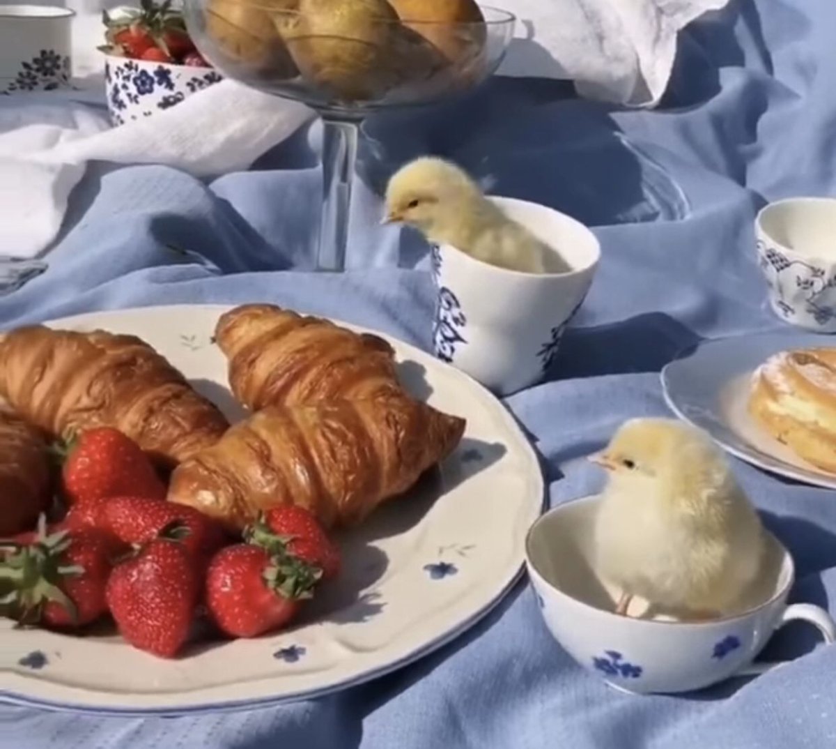 Утенок с цветами