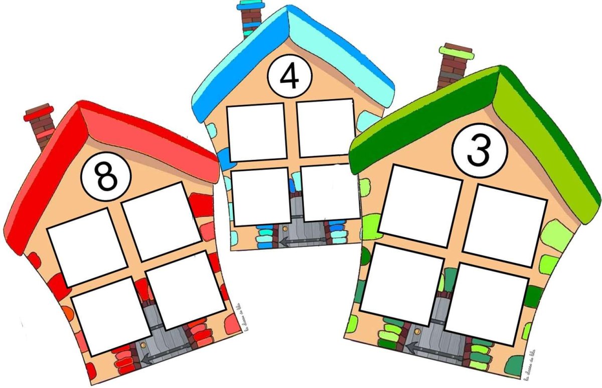 Розовый домик на белом фоне