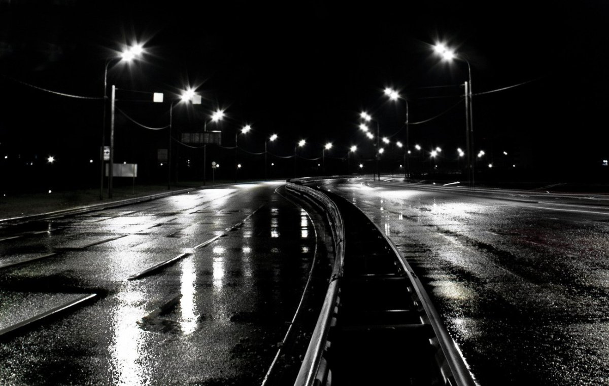 Тёмная ночная трасса