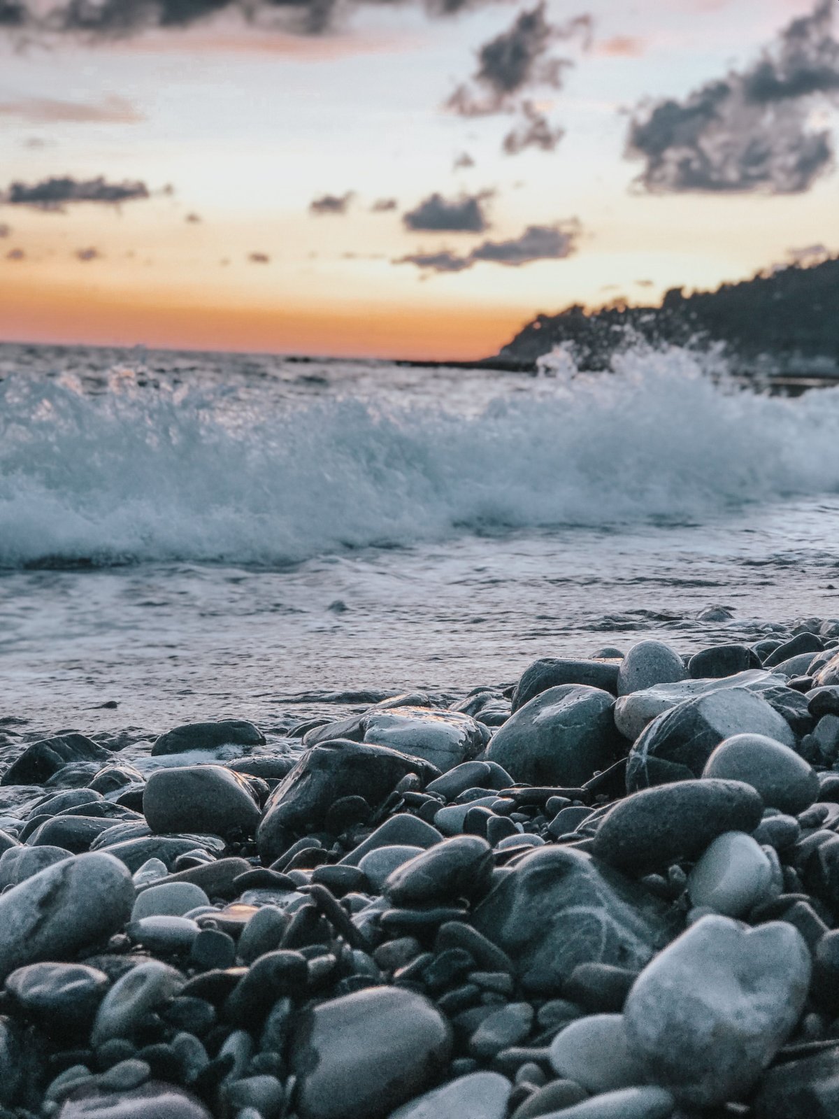 Галечный пляж Сочи