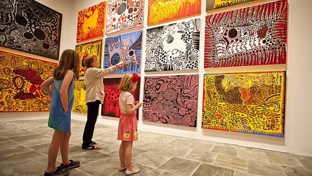 Музей и дети абстракция