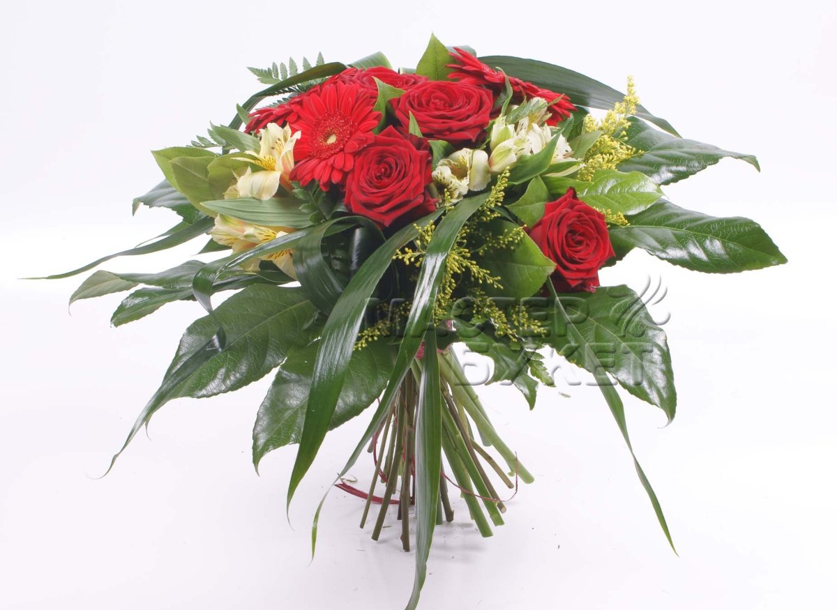 Букет с робелини из 5 роз