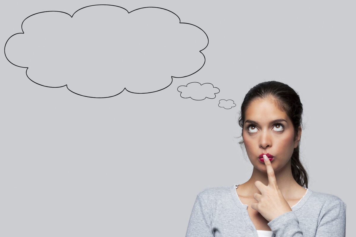 Девушка думает облачко