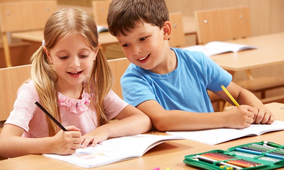 Школьник иллюстрация в классе