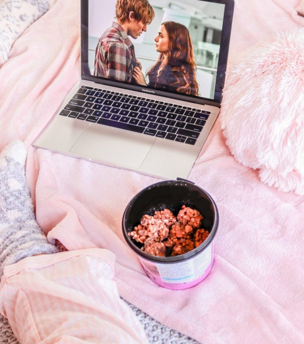 Фильм на ноутбуке