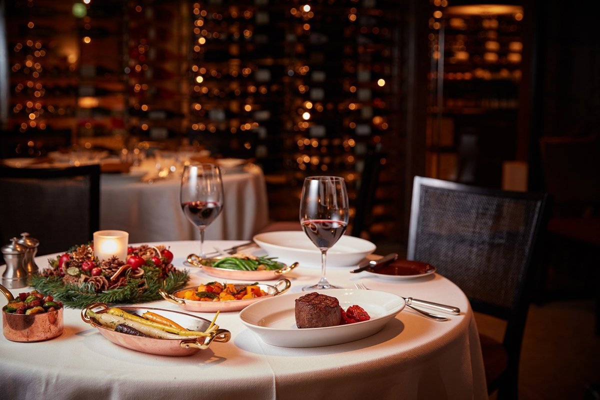 Красивый стол в ресторане