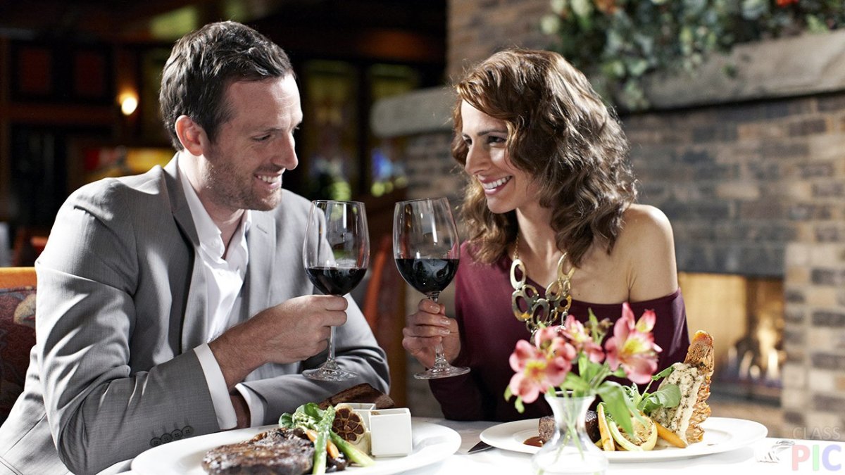 Фон в ресторане за столом