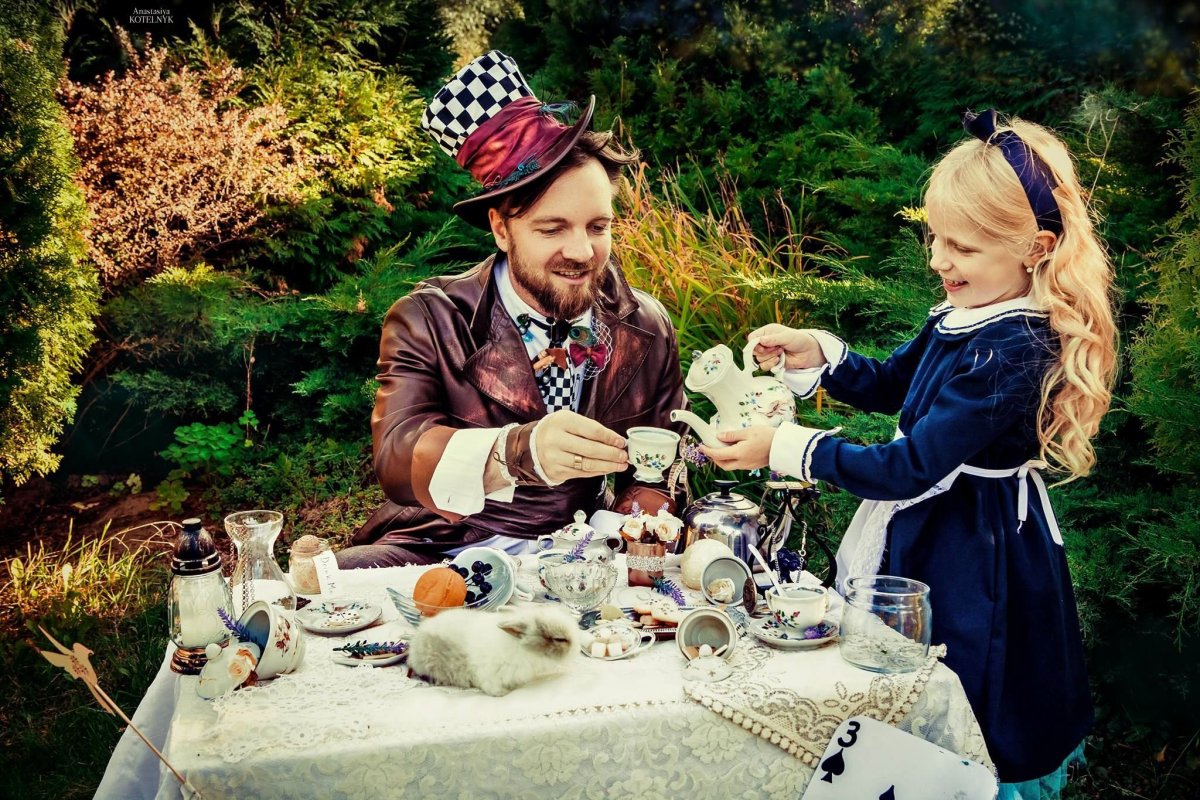 Алиса в Зазеркалье чаепитие у Шляпника