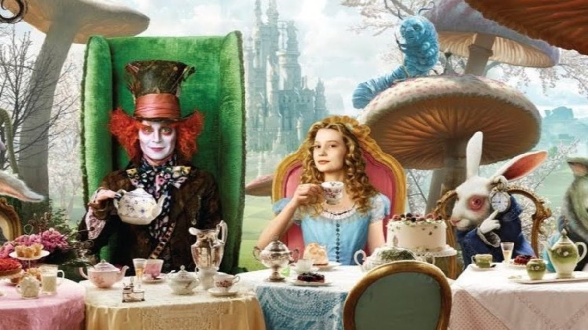 Алиса из Алисы в стране чудес
