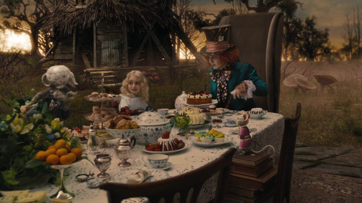 Алиса в стране чудес фильм чаепитие у Шляпника