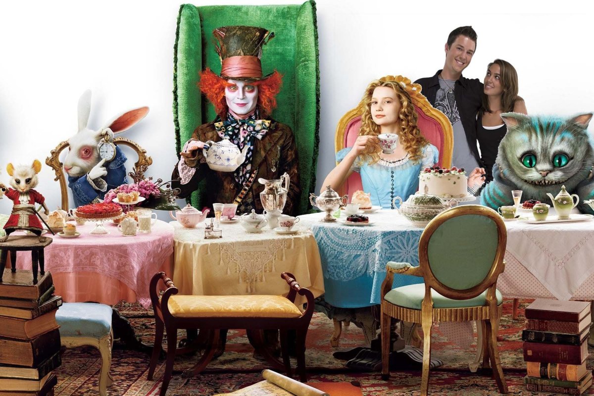 Чаепитие Шляпника в Алисе в стране чудес
