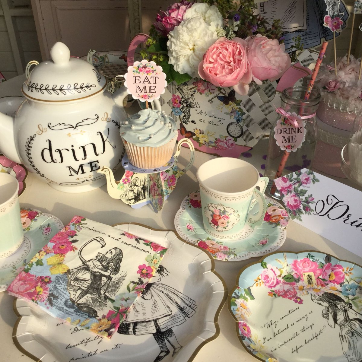 Алиса тим Бертон чаепитие