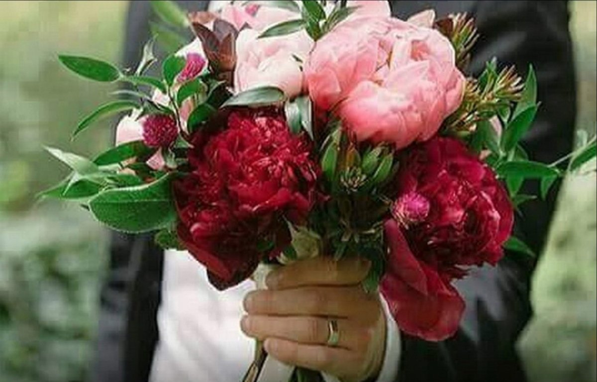 Букет девушке от мужчины