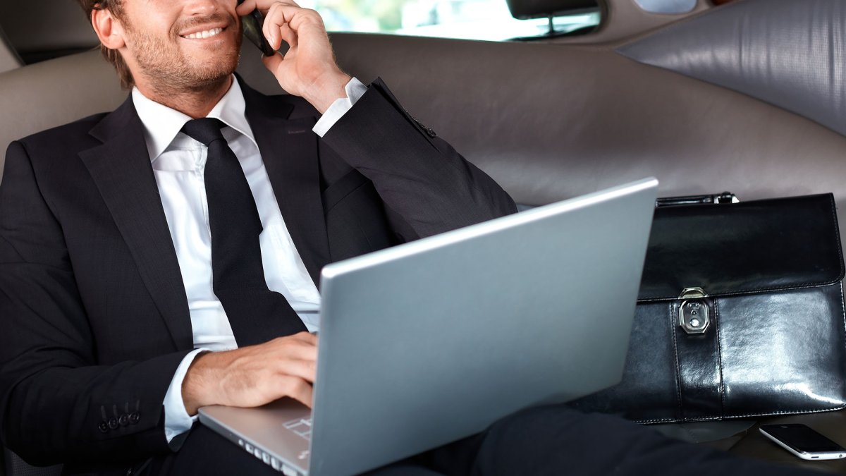 Красивый богатый мужчина