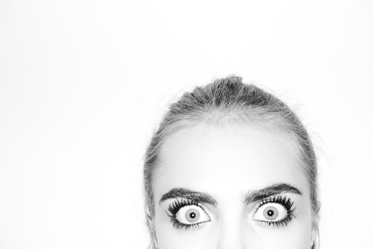 Удивленное лицо девушки