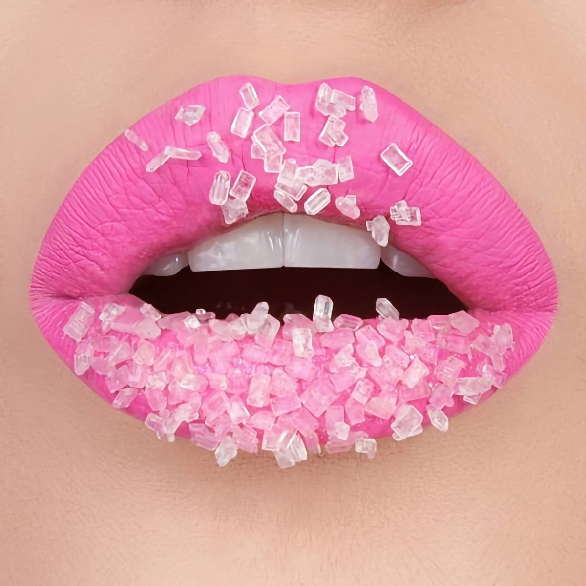 Необычный макияж губ розовый