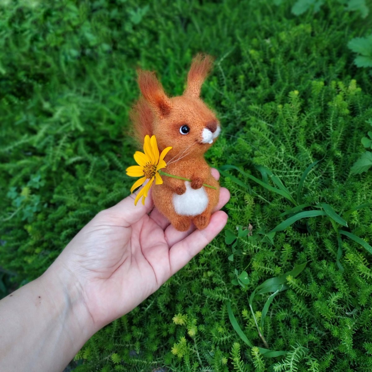 Белочка из пряжи