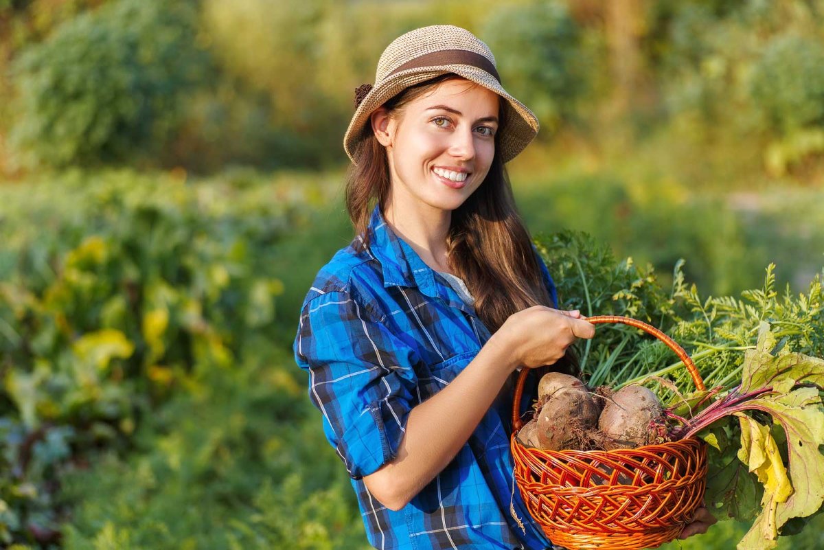 Женщина с урожаем
