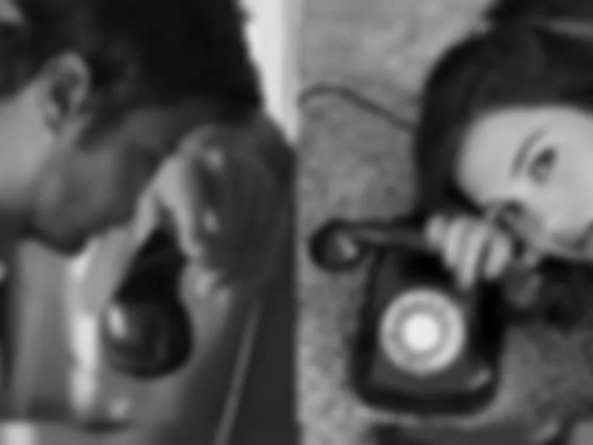 Женщина ждет звонка