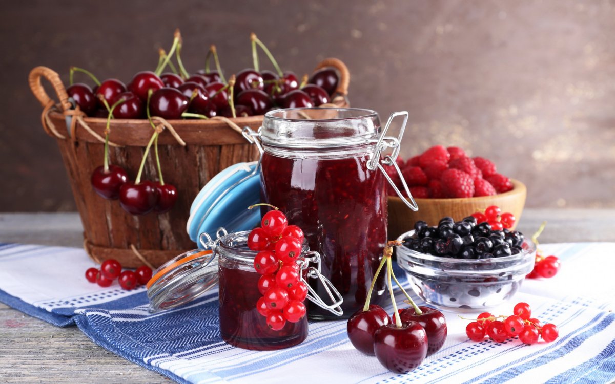 Лето ягоды варенье
