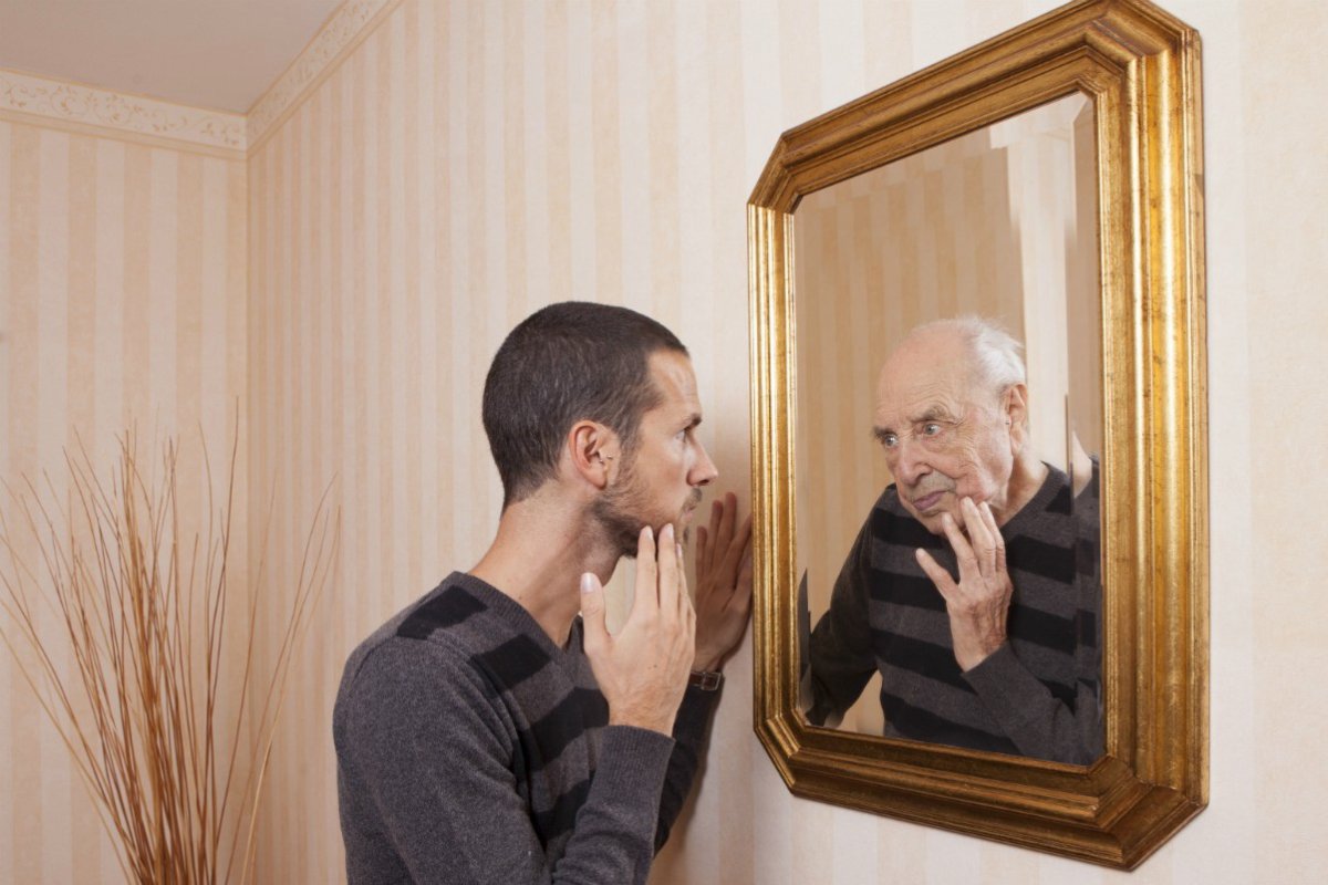 Бабушка в халате