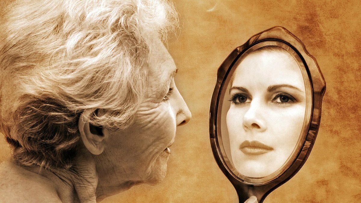 Мужчина в зеркале