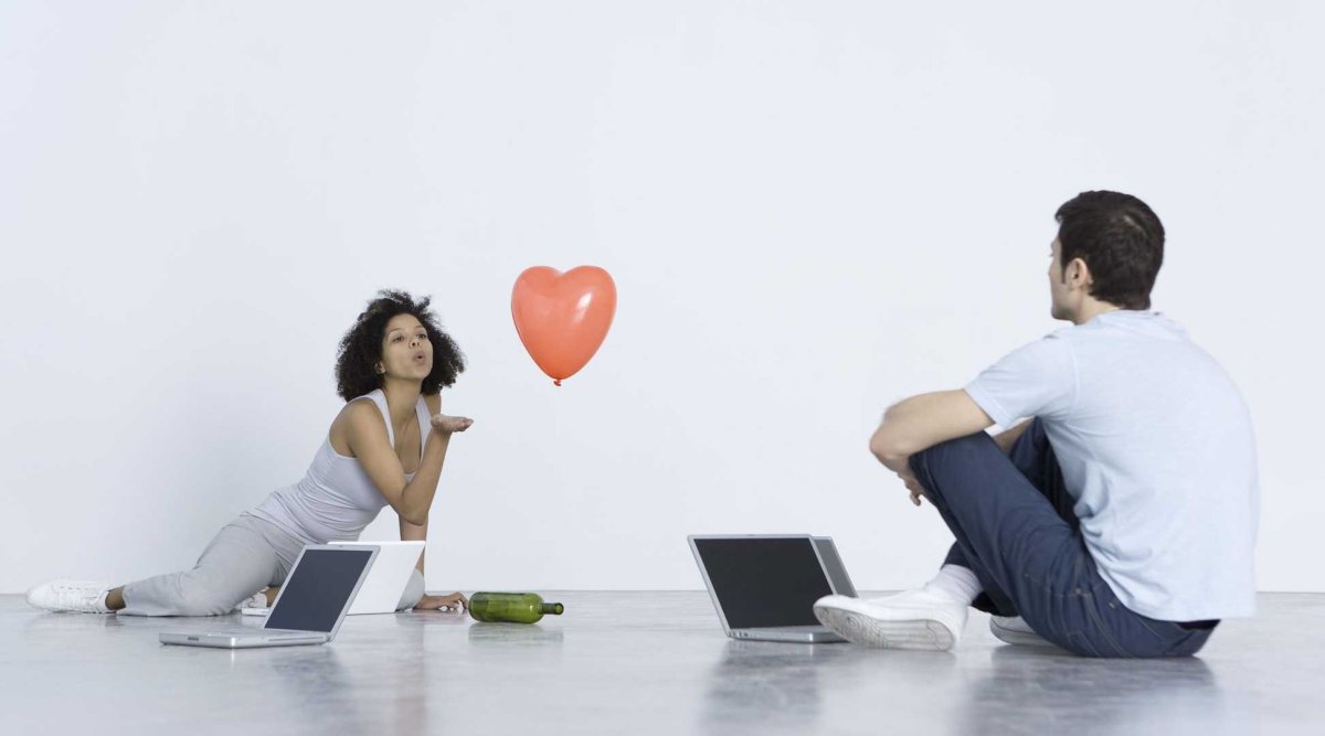 Мужчина и женщина в интернете