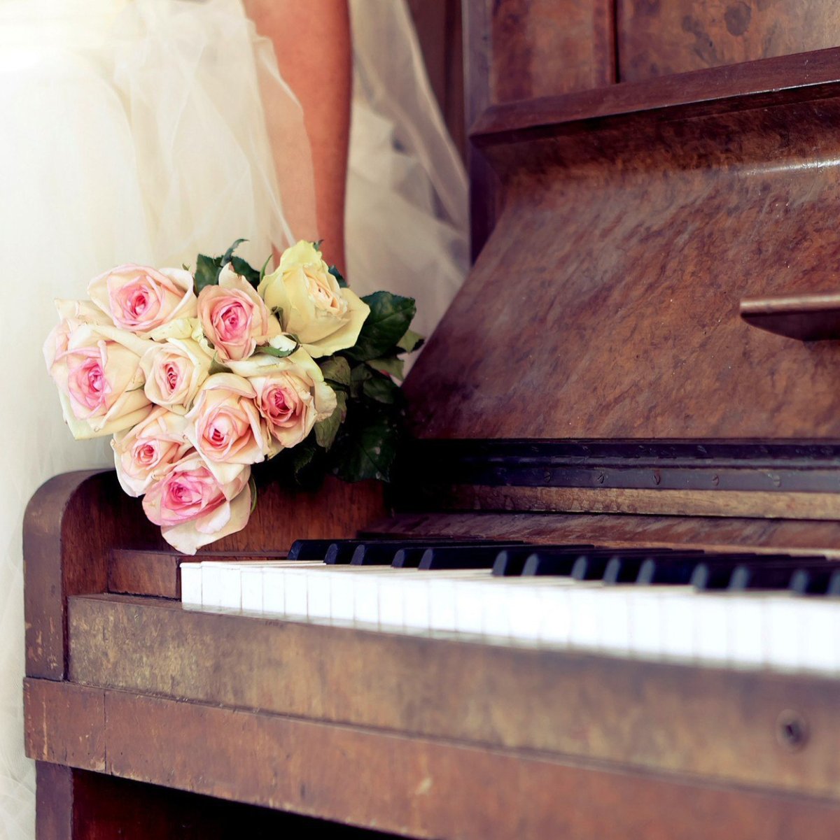 Пианино с цветами