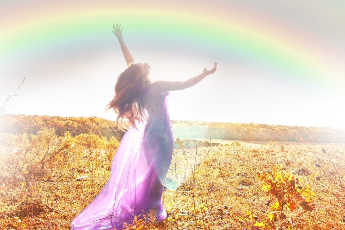 Девушка Радуга
