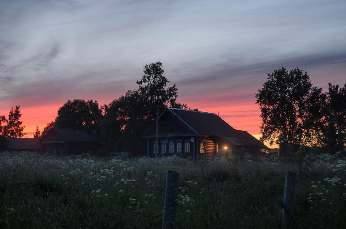Весенний закат в деревне