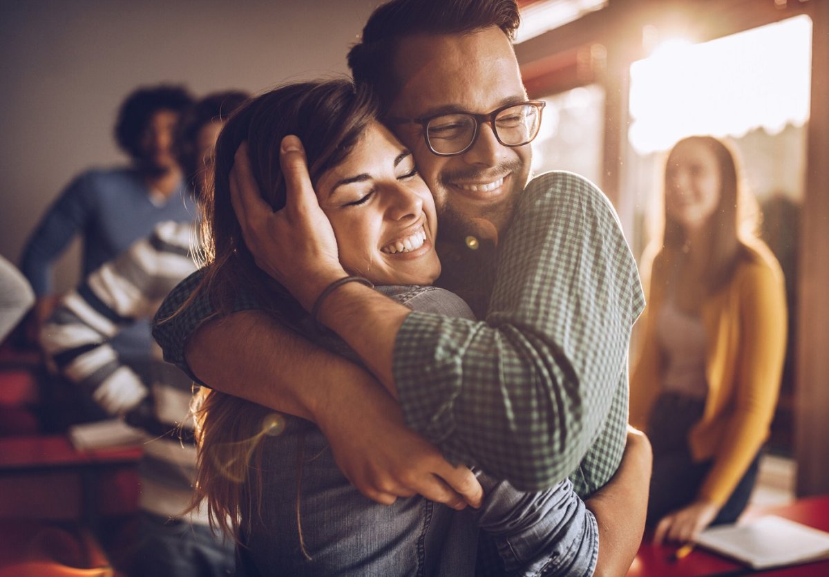 Обнимашки людей