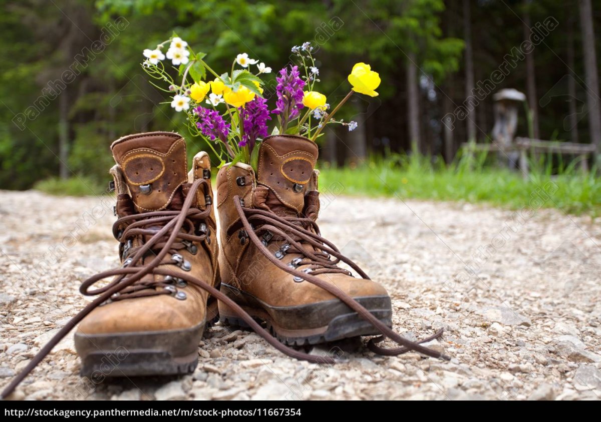 Ботинки с цветами внутри