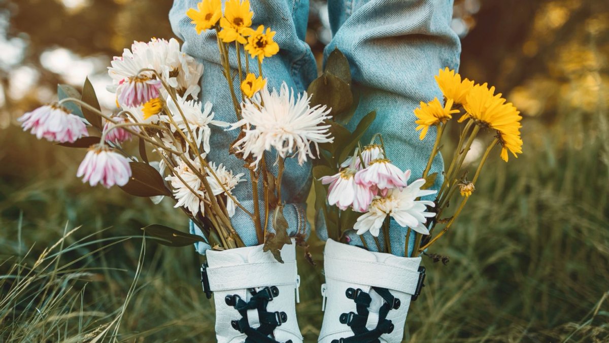 Цветы в ботинках Эстетика