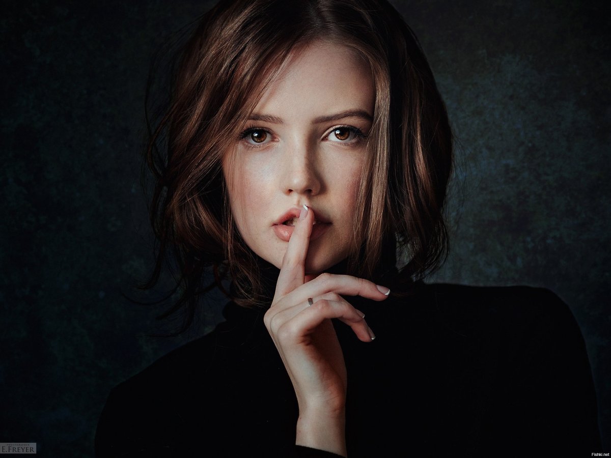 Девушка тише