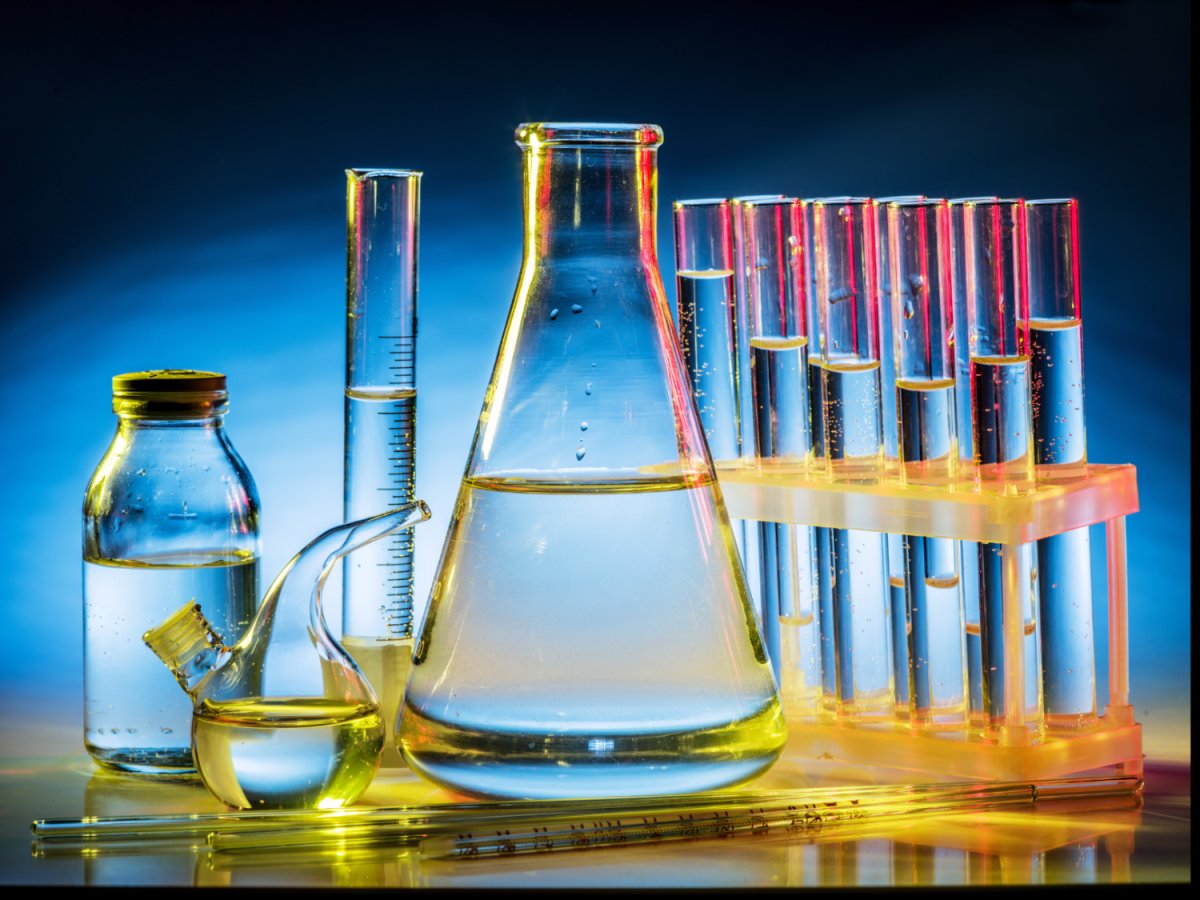 Химические пробирки и колбочки