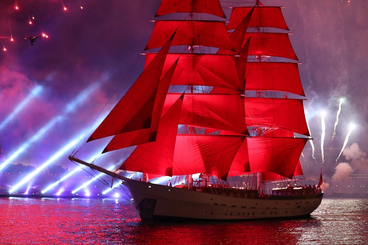Алые паруса корабль в Питере
