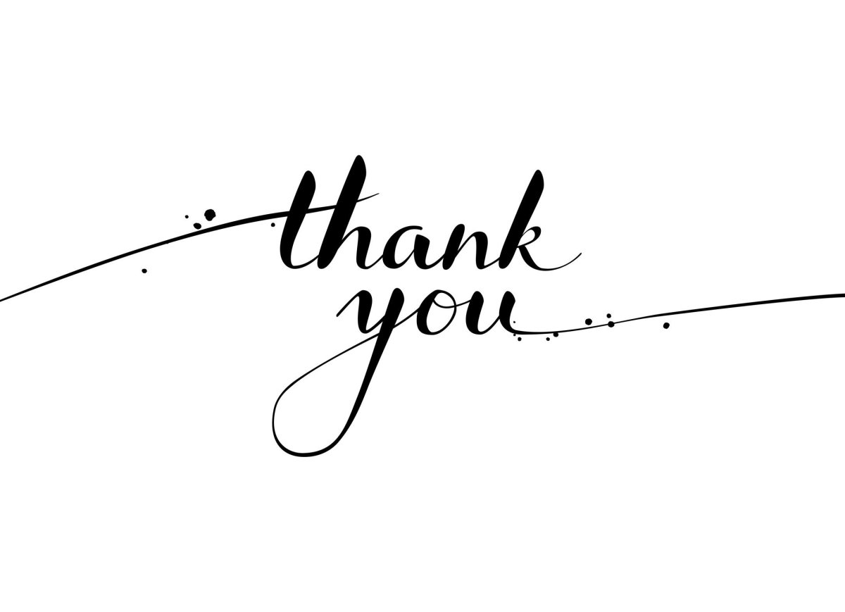 Фотосессия с цветами на кровати