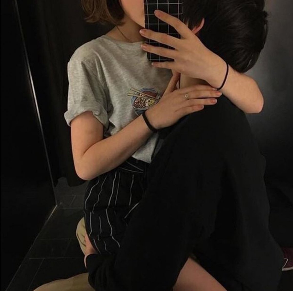 Девушка с каре с парнем