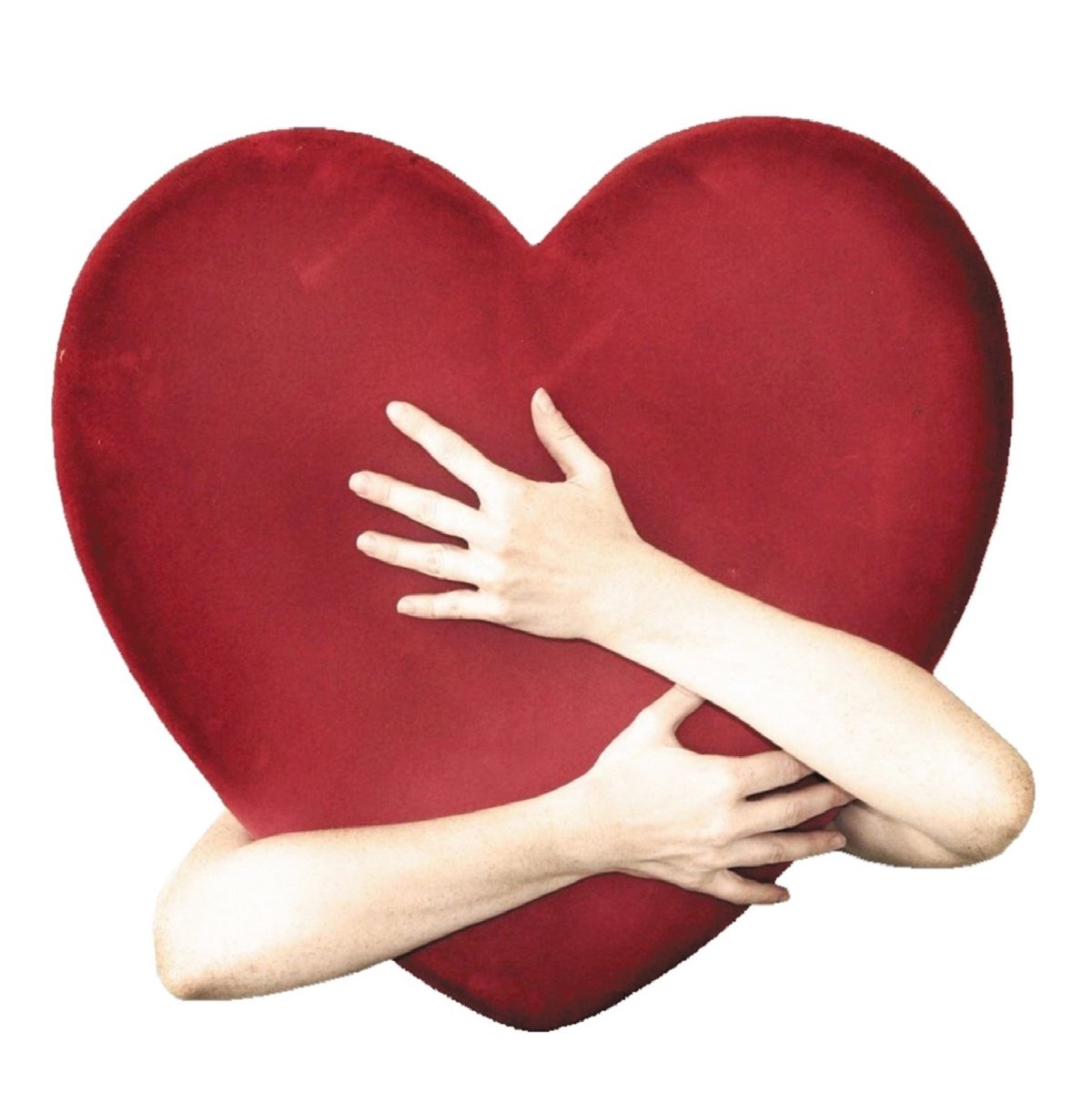 Руки обнимают сердце