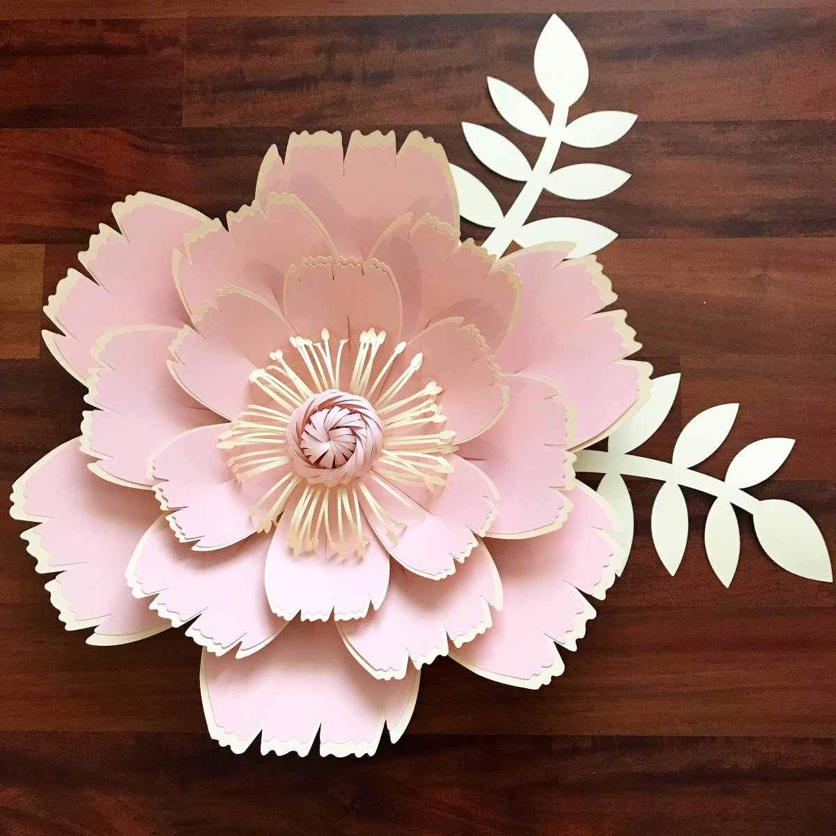 Многослойный цветок из бумаги