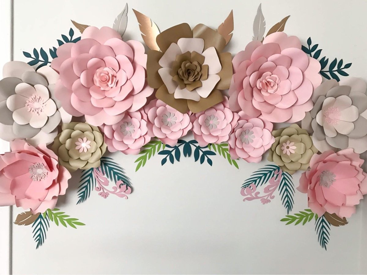 Панно из бумажных цветов на стену