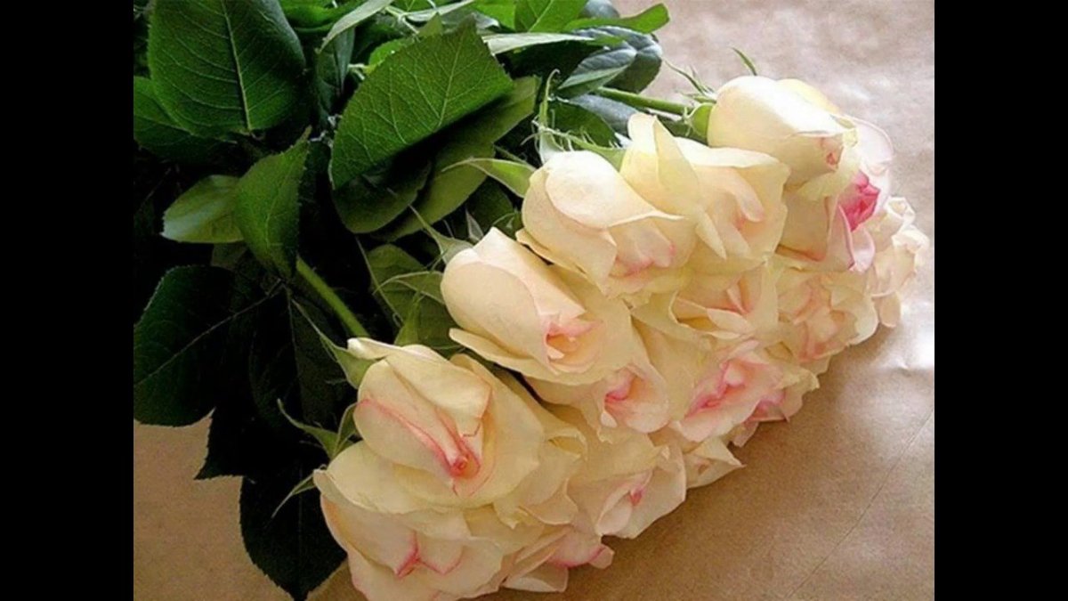 Красивые букеты с пожеланиями счастья