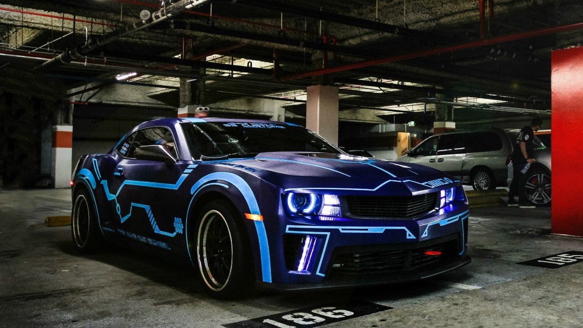 Шевроле Камаро неоновая