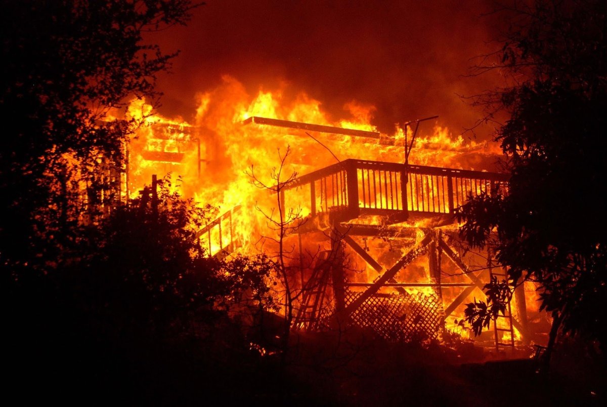 Горящий дом